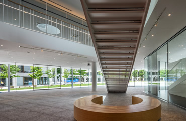 図版：先進技術研究所（ロビー）